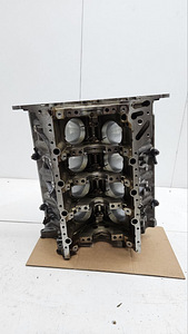 Блок цилиндров V8 (3 фото из 4)
