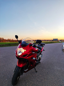 Suzuki GSX 1250 FA 72 kW (2 foto / 4)