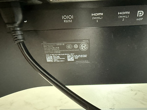 Dell monitor P4317Q 43’’ (2 foto / 2)