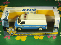 Dodge Ram B250 Van 1987 - Полиция Нью-Йорка 1:43 Greenlight