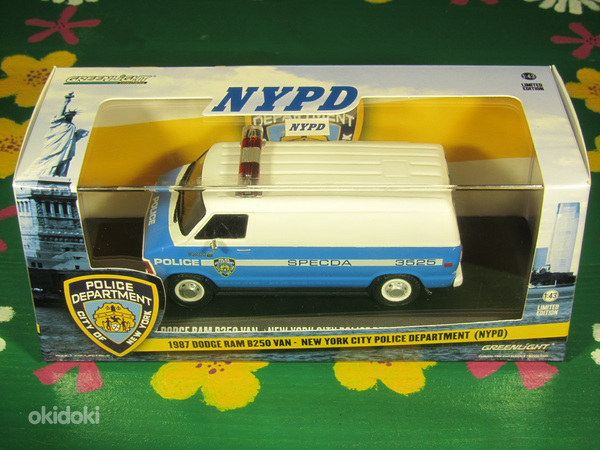 Dodge Ram B250 Van 1987 - Полиция Нью-Йорка 1:43 Greenlight (фото #1)