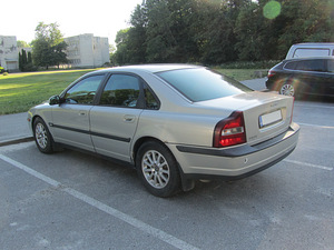 Volvo S80 2.4i 2000 varuosadeks (2 foto / 5)