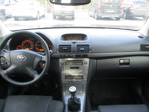 Toyota Avensis T25 Liftback 2.2D4D varuosadeks (5 foto / 6)