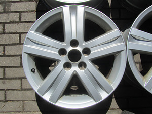 Оригинальные диски Toyota R17 5x114.3 (4 фото из 8)