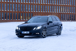 Mercedes-Benz E 220 AVANTGARDE 2010 (2 foto / 8)
