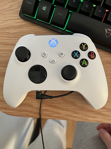 Xbox series s (1 foto / 2)