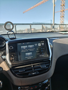 Peugeot 2008 (13 foto / 15)