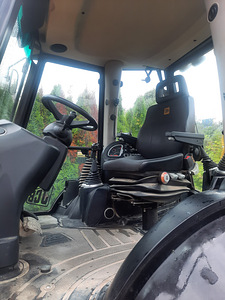 Погрузчик-экскаватор JCB 4CX (3 фото из 7)