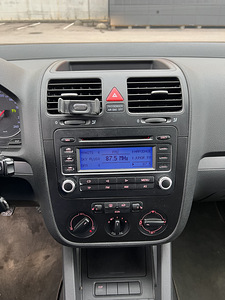 Volkswagen Jetta 2.0TDI (10 foto / 13)