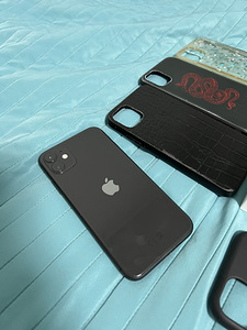 iPhone 11 64гб (2 фото из 4)
