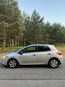 Toyota Auris 2011год 1.4д мануал 6 ступ. (2 фото из 15)