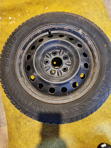 Продам зимнюю резину с дисками 205/55r16 (3 фото из 3)