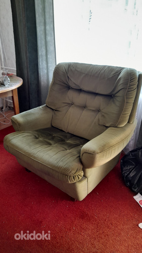 Зеленое бархатное кресло (фото #5)