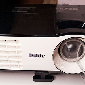 BENQ MH680 projektor (2 foto / 7)