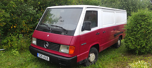 MERCEDES-BENZ 100 D KOMBI (2 foto / 8)