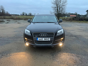 Audi q7 (9 фото из 10)
