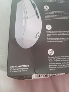Logitech G304 (белый, новый) (3 фото из 3)