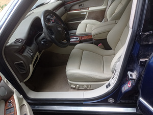 Ауди С8 4.2 265кВт (2 фото из 4)