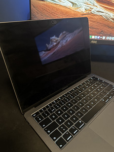 MacBook Air 13.3" 2019 (1 foto / 7)