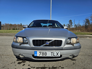 Volvo S60 (4 фото из 12)
