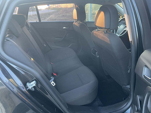 Opel Insignia (10 фото из 12)