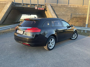 Opel Insignia (5 фото из 12)