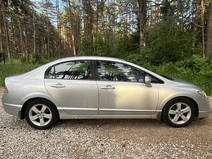 Honda Civic 1.8 benzin (3 foto / 11)