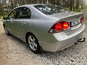 Honda Civic 1.8 benzin (5 foto / 11)