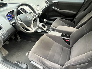 Honda Civic 1.8 benzin (8 foto / 11)