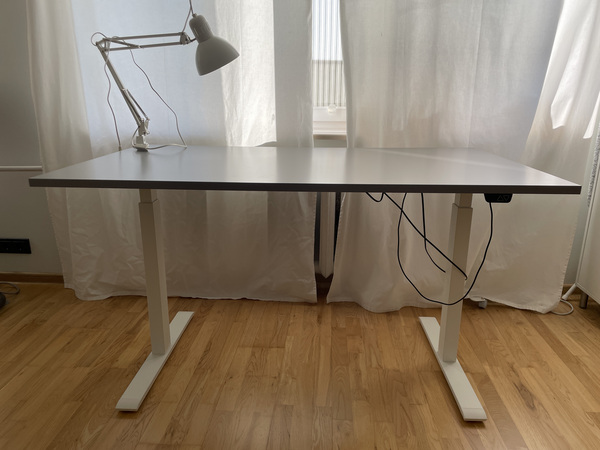 Müüa reguleeritav kirjutuslaud RODULF 140x80