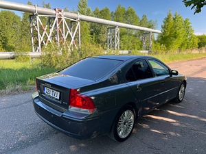Volvo S60 Momentum 2.4 D5 120kw (3 foto / 10)