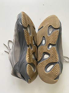 Adidas yeezy 700 v2 tephra (3 foto / 4)