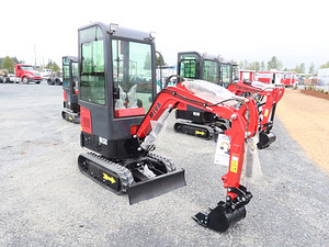 Ekskavaator 1t. Komplektis planeerkopp 80cm ja hüdrovasar (4 foto / 8)