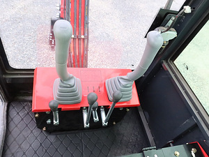Ekskavaator 1t. Komplektis planeerkopp 80cm ja hüdrovasar (8 foto / 8)