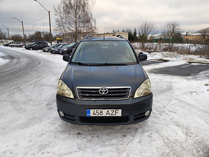 Toyota avensis verso (2 foto / 10)