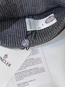Hall Moncler müts (3 foto / 6)