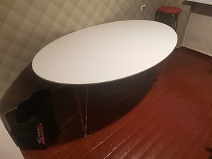 Valge ovaalne laud (1 foto / 1)
