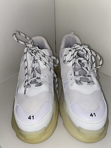 Balenciaga tossud (2 foto / 4)