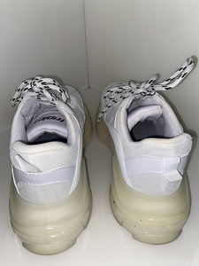 Balenciaga tossud (4 foto / 4)