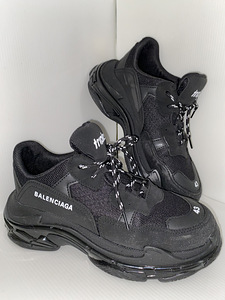 Balenciaga tossud (1 foto / 4)