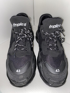 Balenciaga tossud (3 foto / 4)