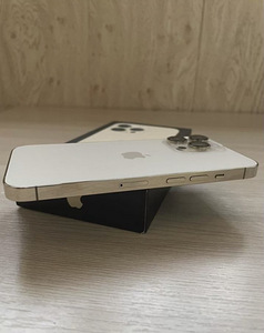 iPhone XR iPhone 13 Pro ümbrises (4 foto / 9)
