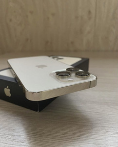 iPhone XR iPhone 13 Pro ümbrises (5 foto / 9)