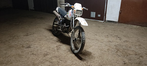 Suzuki DR125SE (6 foto / 9)