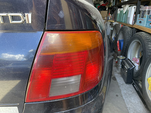 Tagumine parem esituli AUDI A4 B5 (2 foto / 7)
