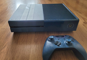 Xbox One Forza edition 1TB + 2 mängut (2 foto / 2)