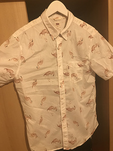 Müüa: LEVI’S särk (M), GUESS t-särk (L), NIK t-särk (5 foto / 7)
