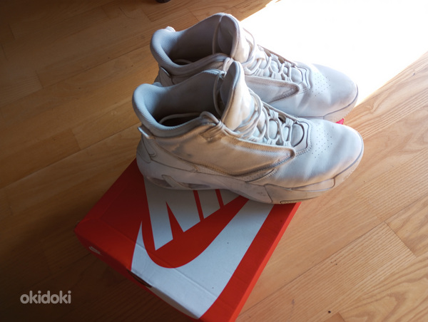 NIKE tossud