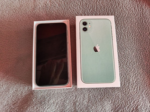 iPhone 11, 128 Гб (2 фото из 2)