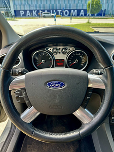 Ford Focus (11 foto / 12)